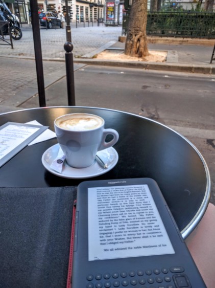 cafe-reading-in-paris