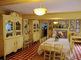 Monet Giverny yellow kitchen